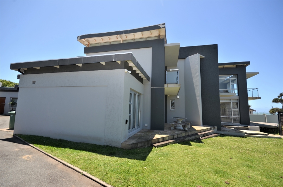 5 Bedroom Property for Sale in Gonubie Eastern Cape